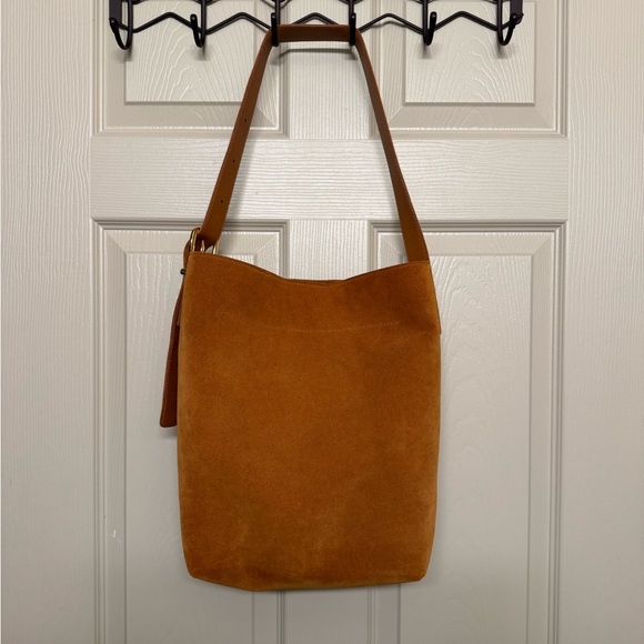 Madewell | Essential Bucket Tote in Camel Suede - Picture 2 of 7